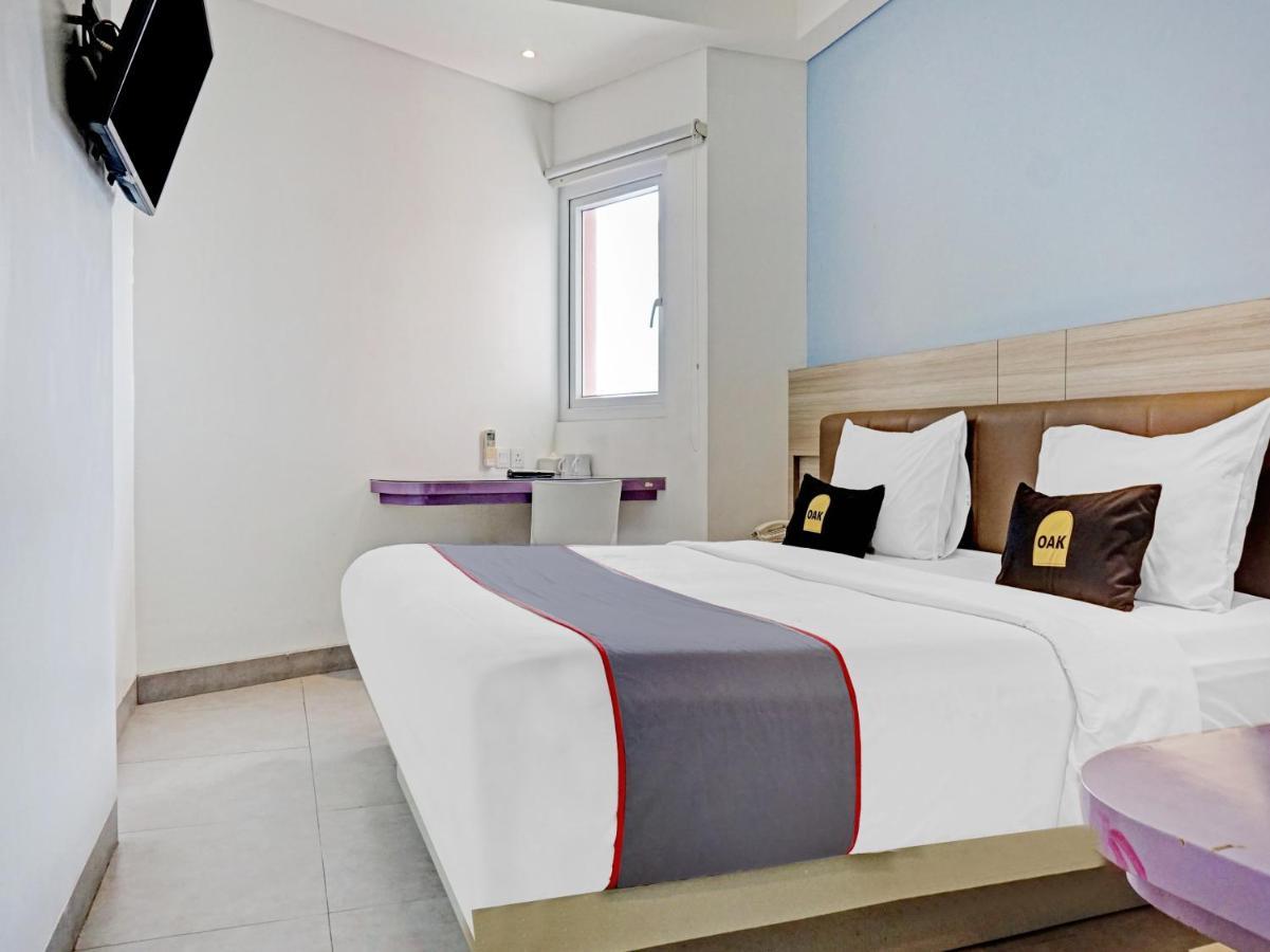 ג'קרטה Townhouse Oak Jp Hotel מראה חיצוני תמונה