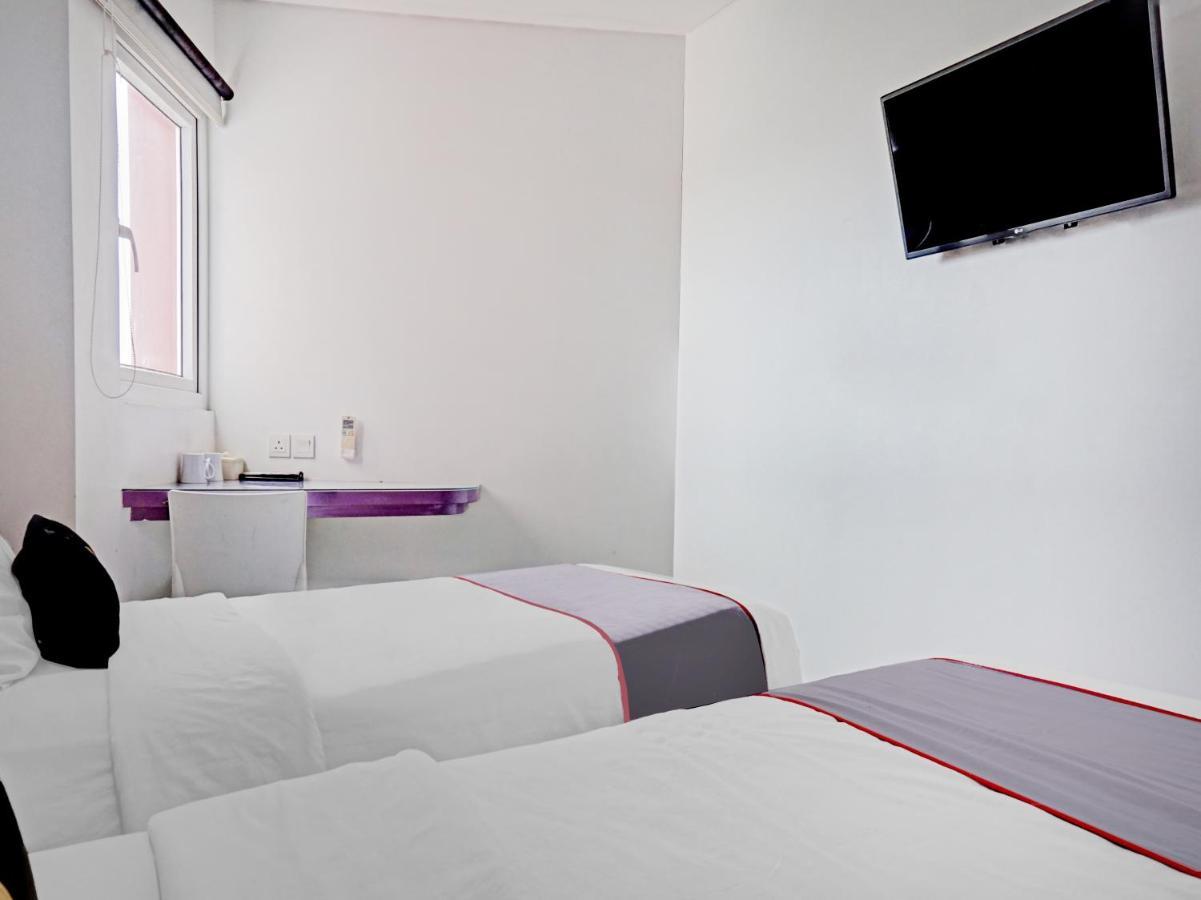 ג'קרטה Townhouse Oak Jp Hotel מראה חיצוני תמונה