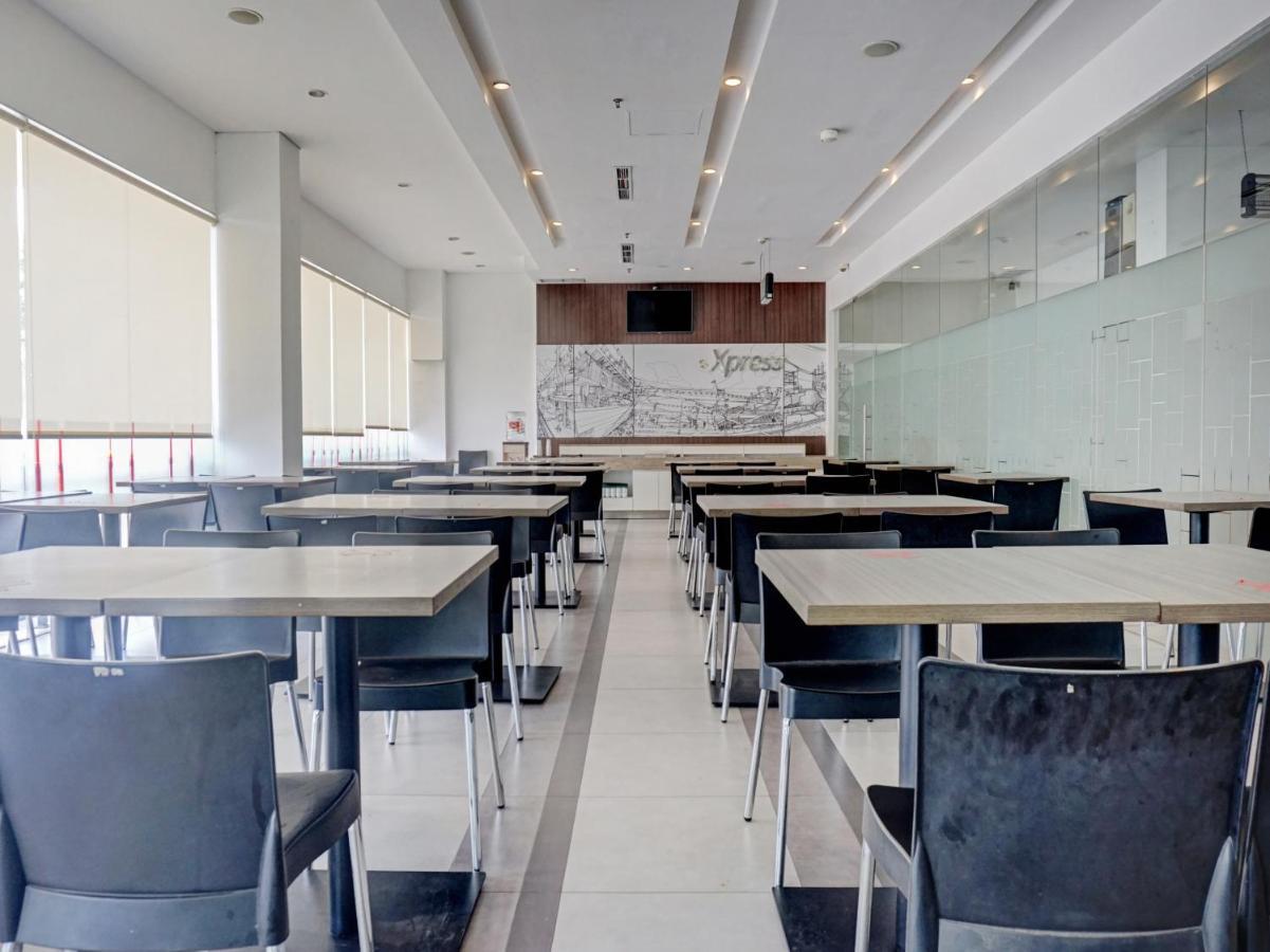 ג'קרטה Townhouse Oak Jp Hotel מראה חיצוני תמונה