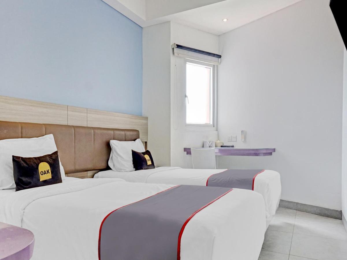 ג'קרטה Townhouse Oak Jp Hotel מראה חיצוני תמונה