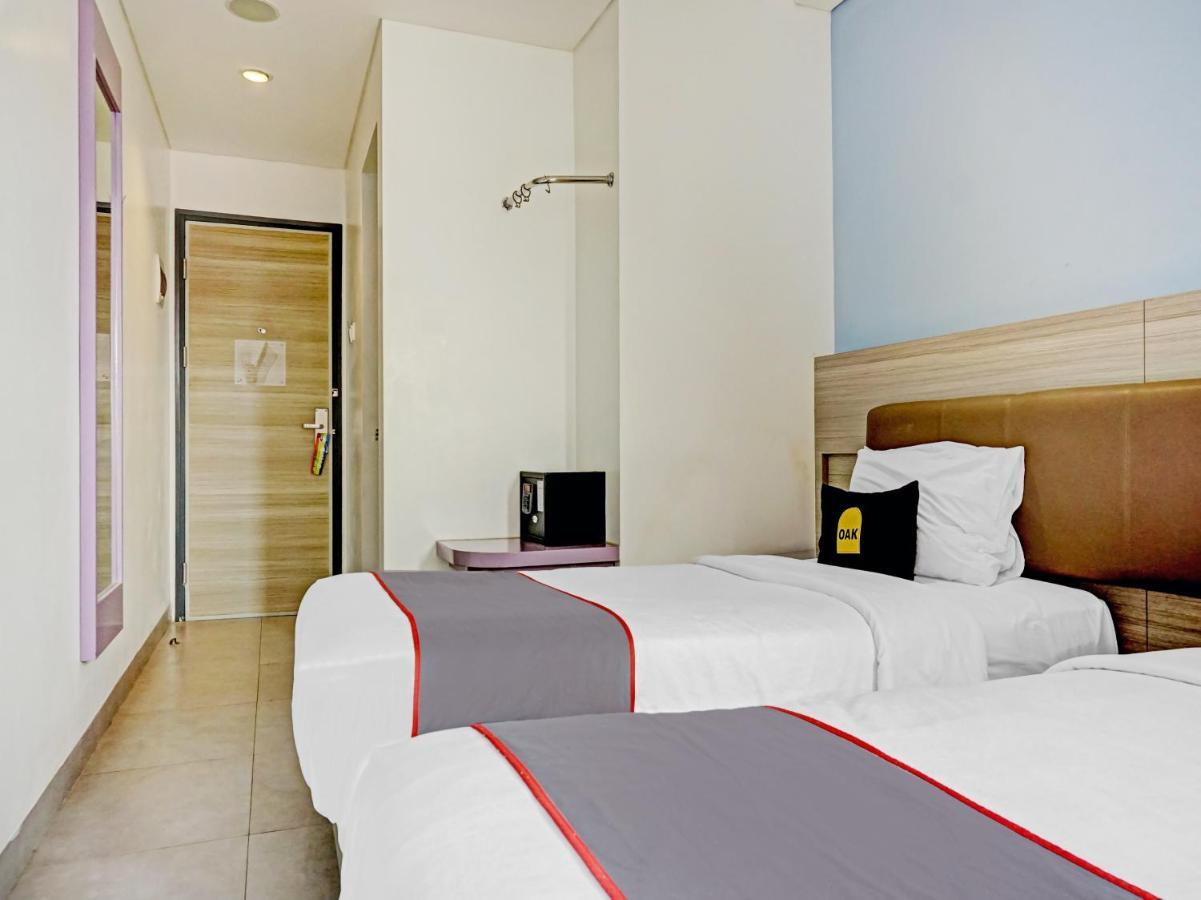 ג'קרטה Townhouse Oak Jp Hotel מראה חיצוני תמונה
